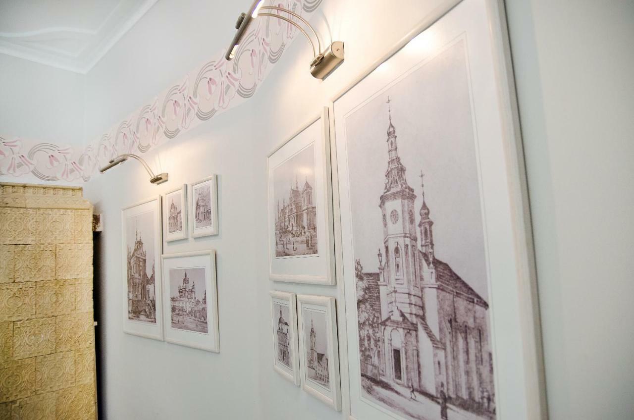 Deluxe Appartment In The City Center Lviv Exterior photo